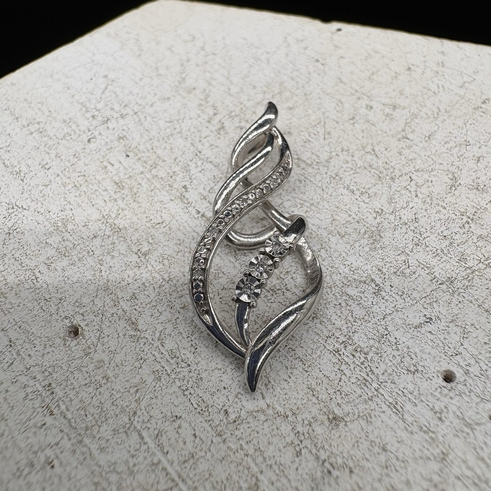 925 Sterling Silver Diamond Twist Pendant 1.12" 1.35g Marked No Chain
